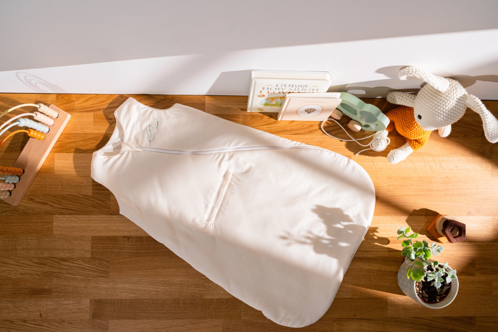 Nömad sleep sack laid flat, front view with central zip